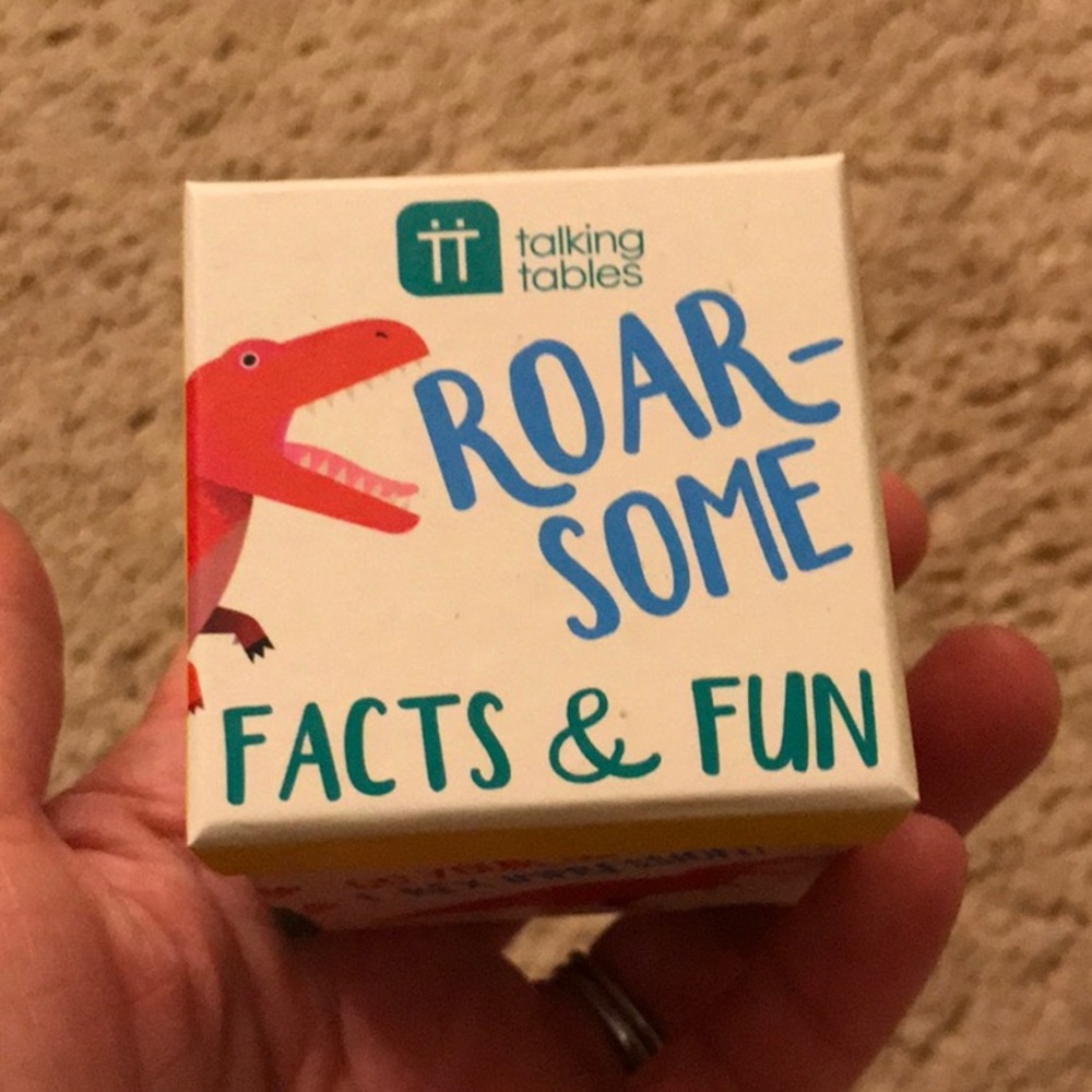TALKING TABLES
Roarsome facts & fun game